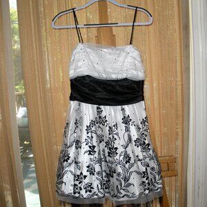 OXOXO Prom - cocktail dress black and white  SZ Junior 9